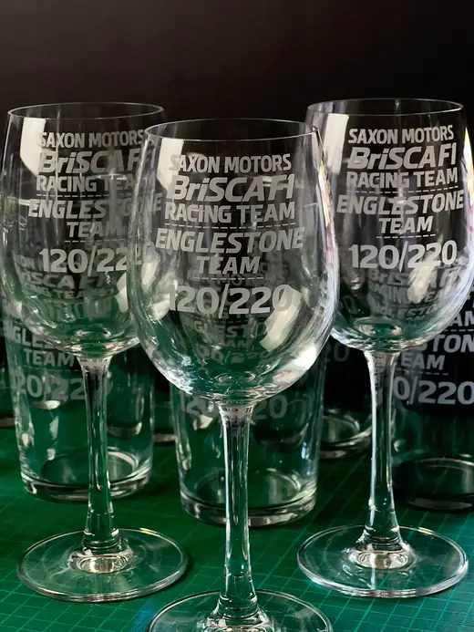 Wine glasses engraved with a motorsport club emblem